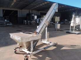 Incline Cleated Belt Conveyor, 3200mm L x 200mm W x 1960mm H - picture1' - Click to enlarge