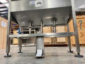 Inline Gravity Filler - 4 head filling machine IN STOCK READY TO GO!  - picture2' - Click to enlarge