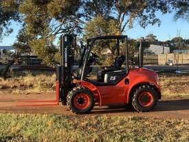 4WD Rough Terrain Forklift - picture0' - Click to enlarge