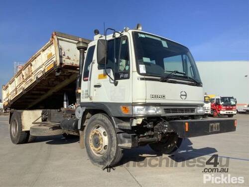 2002 Hino FG