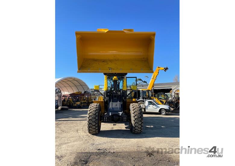 caption Wheel Loader 18T: XC958 with 3.1m Dumping Height - Hire