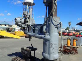 ASQUITH RADIAL ARM DRILLING MACHINE - picture0' - Click to enlarge