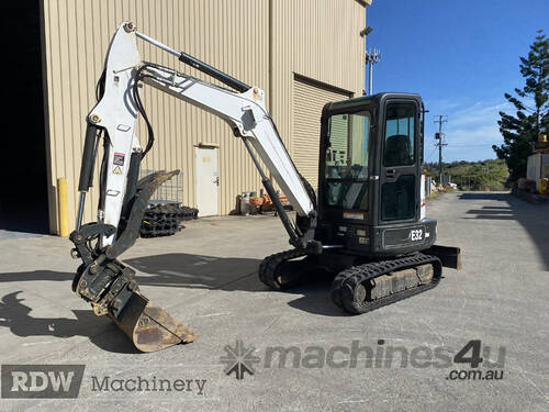 Bobcat E32 Excavator 