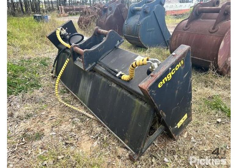 Used Engcon SOP-SR2000-PUP60 Excavator Sweeper Attachment Excavator in ...