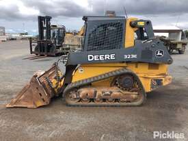 2014 John Deere 323E - picture1' - Click to enlarge