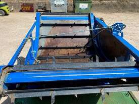 John Deere SBF Feeder Wagons - picture0' - Click to enlarge