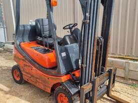 Linde 1.6T LPG Forklift with Container Mast - picture0' - Click to enlarge