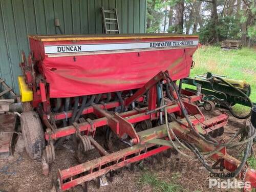 Duncan Renovator Till - Seeder Seed Drill. 19 Run Hydraulic Lift for Front Coulters Hydraulic Lift f