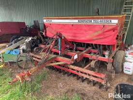 Duncan Renovator Till - Seeder Seed Drill. 19 Run Hydraulic Lift for Front Coulters Hydraulic Lift f - picture0' - Click to enlarge