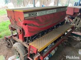 Duncan Renovator Till - Seeder Seed Drill. 19 Run Hydraulic Lift for Front Coulters Hydraulic Lift f - picture2' - Click to enlarge