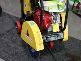 Slab saw with 400mm blade with 13hp Honda petrol engine - picture0' - Click to enlarge