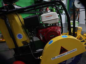 Slab saw with 400mm blade with 13hp Honda petrol engine - picture0' - Click to enlarge