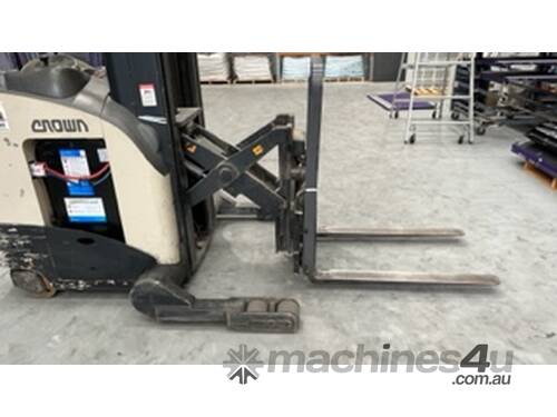 Crown High Reach Electric Fork Lift