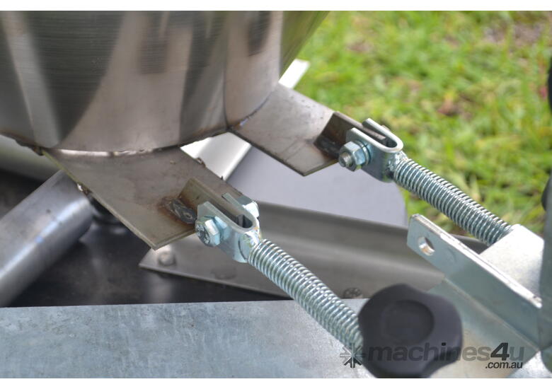caption 2023 Rondini SP500 Galvanised Spreader