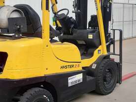 Hyster 2.5T Counterbalance Forklift - picture0' - Click to enlarge