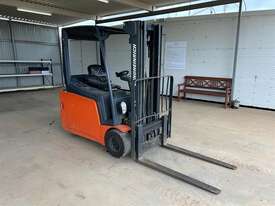 2011 JUNGHEINRICH EFG220 FORKLIFT - picture0' - Click to enlarge