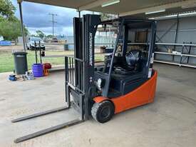 2011 JUNGHEINRICH EFG220 FORKLIFT - picture1' - Click to enlarge