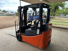 2011 JUNGHEINRICH EFG220 FORKLIFT - picture2' - Click to enlarge