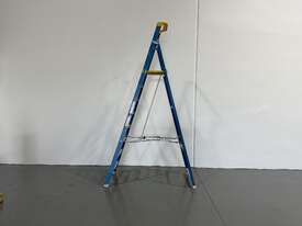 Bailey Fibreglass Platform Ladder - picture0' - Click to enlarge