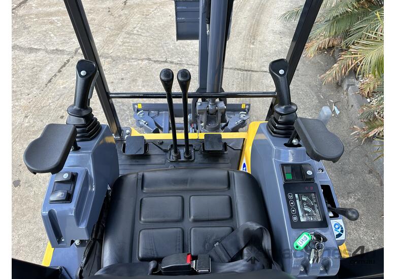 Eurotrac 1.8T Mini Excavator Kubota Engine 