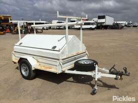 2004 Classic Trailers Single Axle Enclosed Trailer - picture0' - Click to enlarge