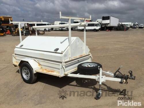 2004 Classic Trailers Single Axle Enclosed Trailer