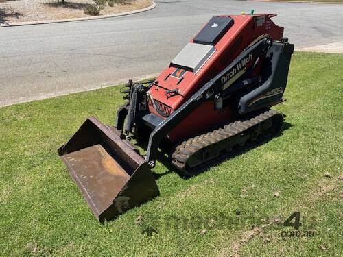 Stand on Loader Ditch Witch SK650 Tracks 2011 Diesel