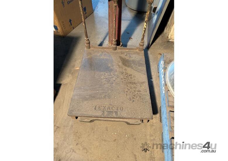Used Exacto Brisbane Flatform Scales with Weights (pounds) Exacto