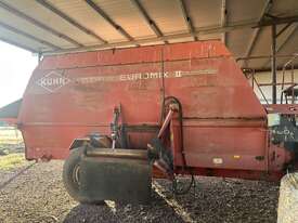 Kuhn 1860 Feed Mixer - picture0' - Click to enlarge