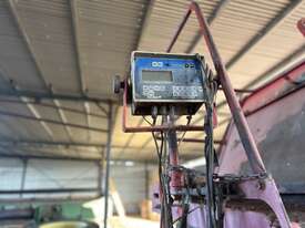 Kuhn 1860 Feed Mixer - picture0' - Click to enlarge