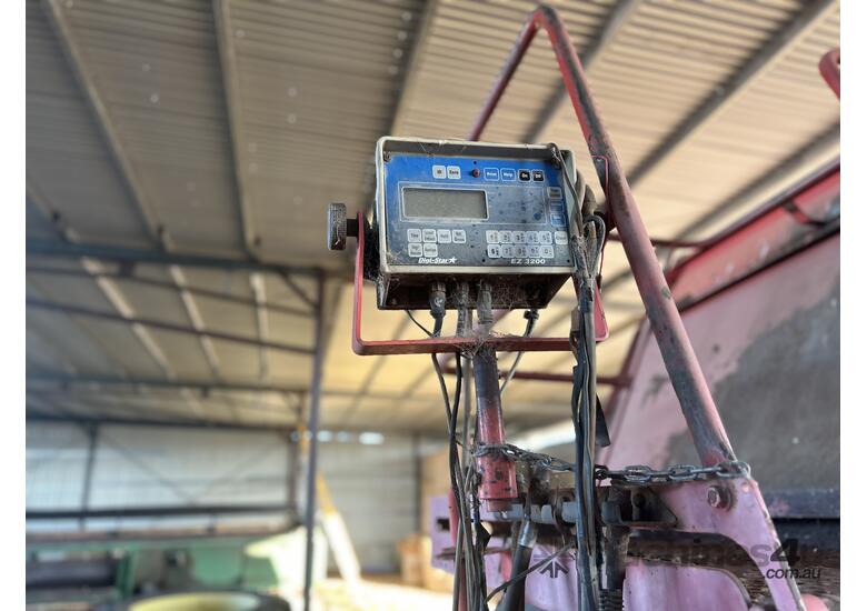 Kuhn 1860 Feed Mixer