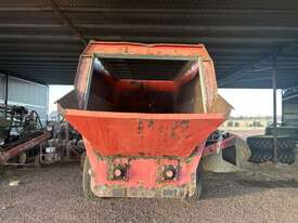 Kuhn 1860 Feed Mixer - picture1' - Click to enlarge