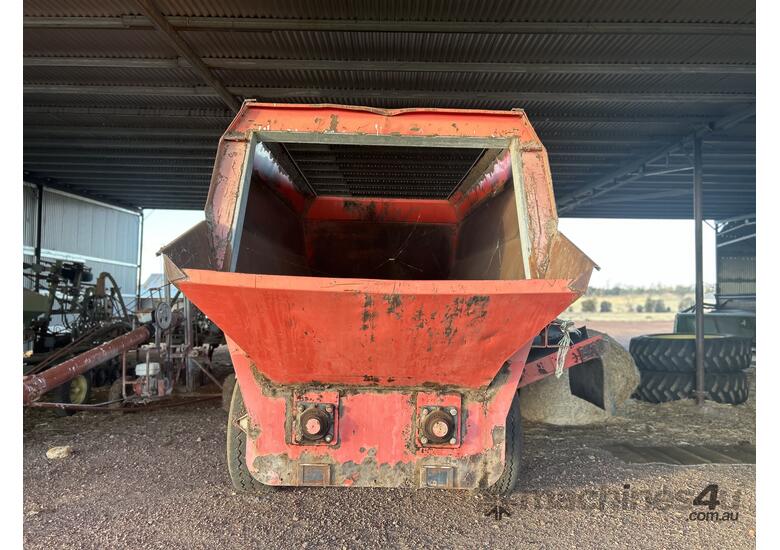 Kuhn 1860 Feed Mixer