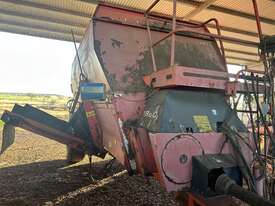 Kuhn 1860 Feed Mixer - picture2' - Click to enlarge