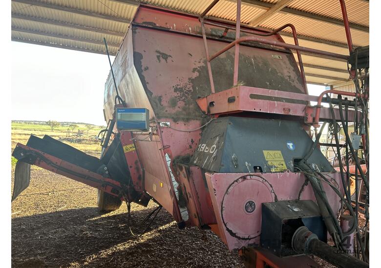 Kuhn 1860 Feed Mixer