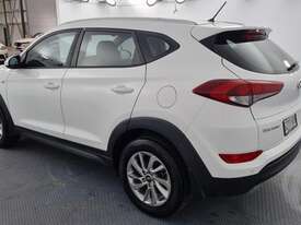 Hyundai Tucson TL2 2.0P - picture1' - Click to enlarge