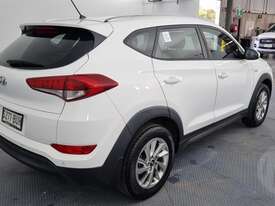 Hyundai Tucson TL2 2.0P - picture2' - Click to enlarge