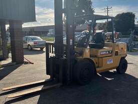 5 Tonne Caterpillar Forklift - picture2' - Click to enlarge