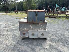 7 x Toolboxes - picture2' - Click to enlarge