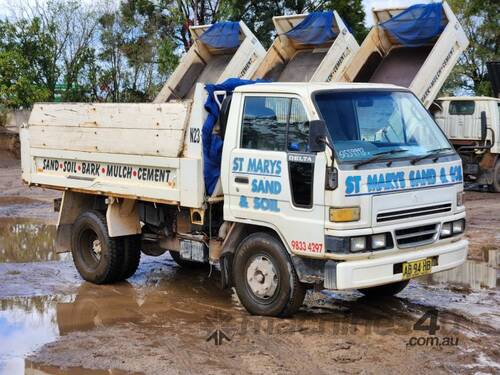 2004 Daihatsu Delta Tipper