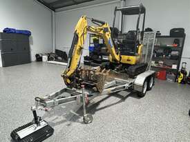 1.7t Zero turn excavator - picture1' - Click to enlarge