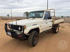 Toyota HZJ75 Landcruiser - picture2' - Click to enlarge