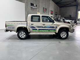 2002 Toyota Hilux SR5 Diesel - picture2' - Click to enlarge