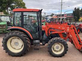 Kioti DK902 cab tractor with loader - picture1' - Click to enlarge