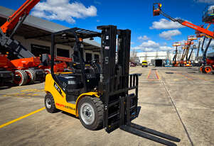 UN Forklift 4T Diesel with Mitsubishi S6S Motor and Enhanced Cooling System!