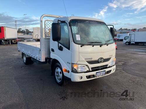 2019 Hino 300 616 Single Cab Tray