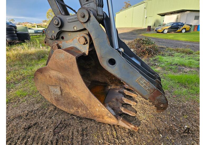 caption 2017 VOLVO EC220DL EXCAVATOR WITH FAE MULCHER