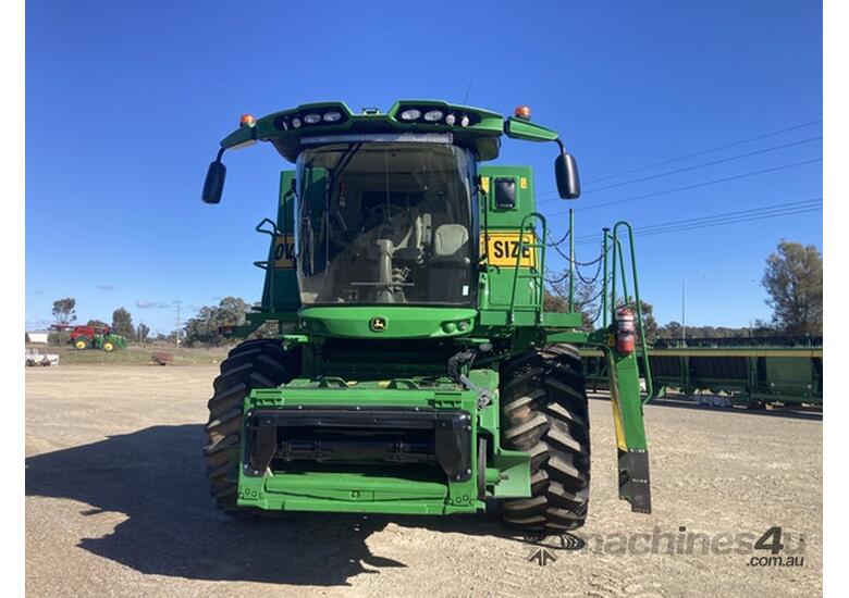 caption 2017 John Deere S670 Combines