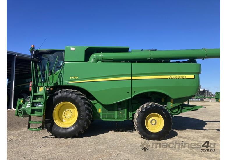 caption 2017 John Deere S670 Combines