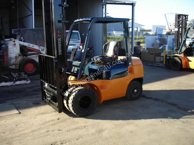 caption TOYOTA 7 SERIES 4.0M LIFT HEIGHT, DUAL WHEELS
